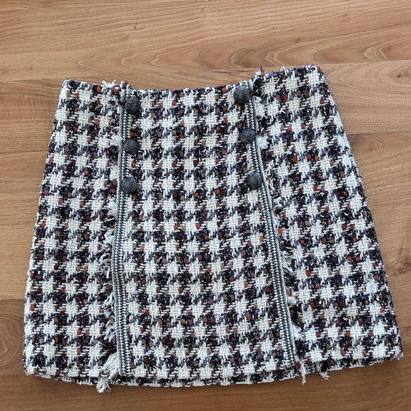 Veronica Beard Black and White Tweed Mini Skirt lined